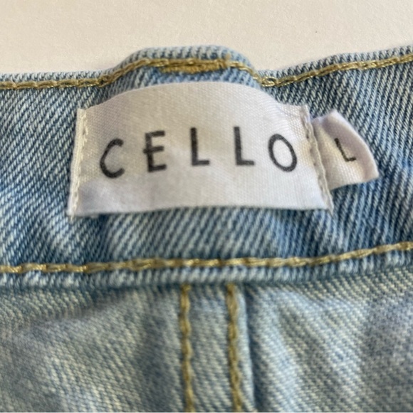 Cello Women's Distressed Cut Off Denim Shorts Size Large - Picture 10 of 13